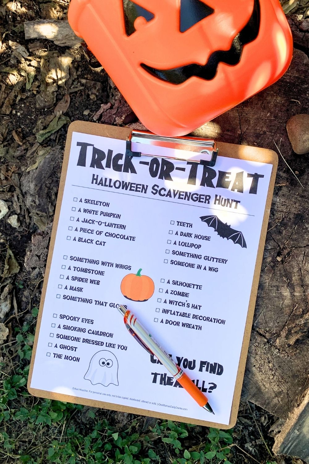 Halloween scavenger hunt for kids with a checklist of easy things to find in the neighborhood.