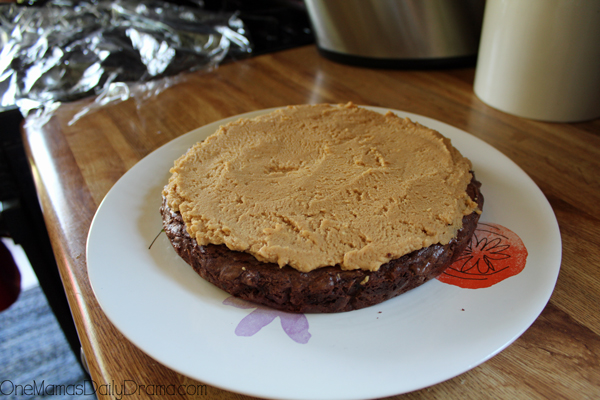 Evenly spread peanut butter cream cheese frosting.