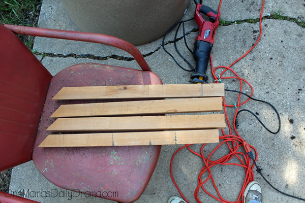 4 wooden stakes for raised bed corners.