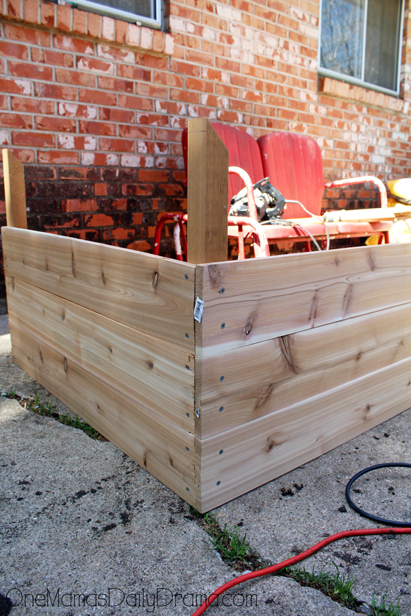 Attaching boards for the long sides upside down.