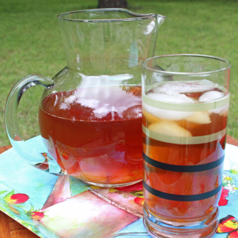 Easy & fabulous peach tea for summer socials | summer drink recipe from OneMamasDailyDrama.com