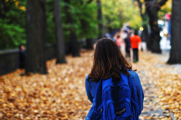 Cell phones for tweens & teens | Is your child asking for a smartphone? Here's one mom's experience with when to get a phone and how to know if your child is ready.