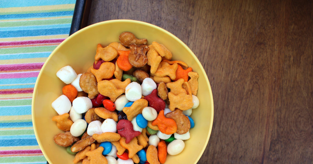 Unicorn food rainbow snack mix | A deliciously colorful snack for kids from One Mama's Daily Drama.