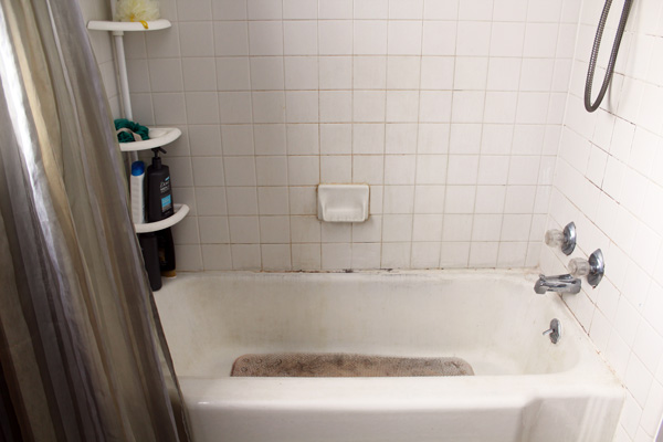 bathroom remodel: bathtub view before