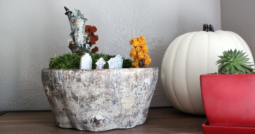 How to make a Halloween terrarium