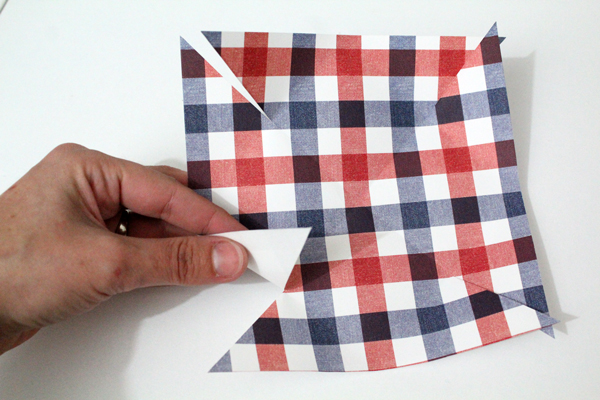 hand turning points on corners toward the center