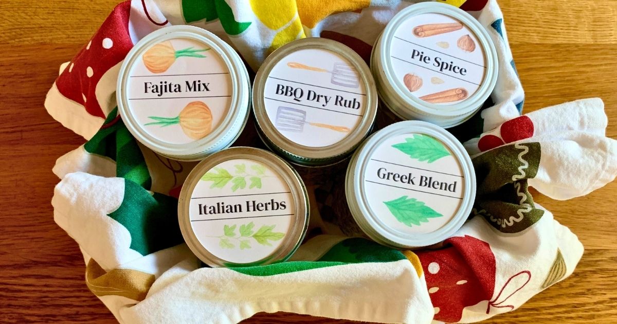 Spice gift basket with 5 jars of labeled blends.