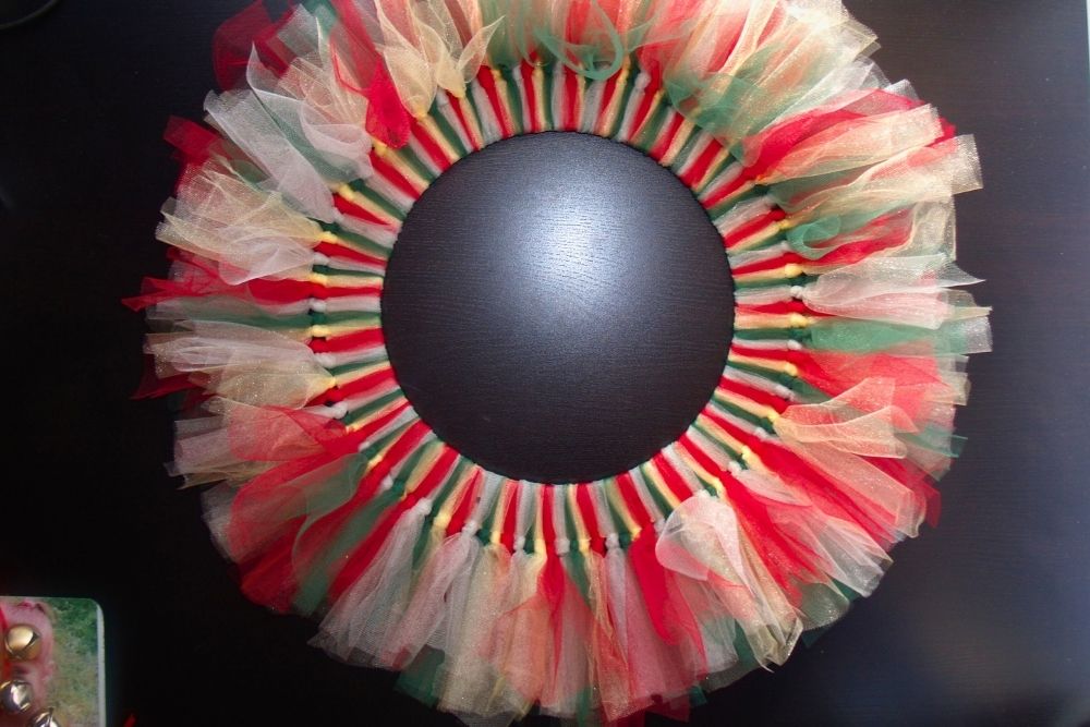 A full, fluffy wreath circle.