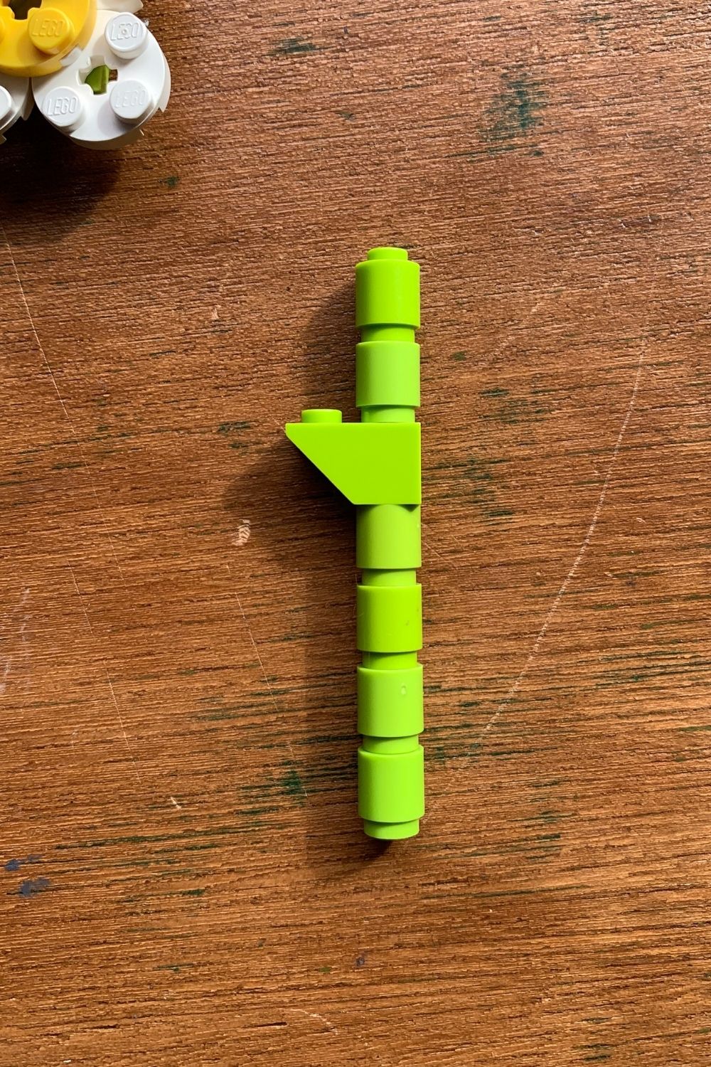 A stack of 4 green rounds, a green up slope, and 2 more green rounds.