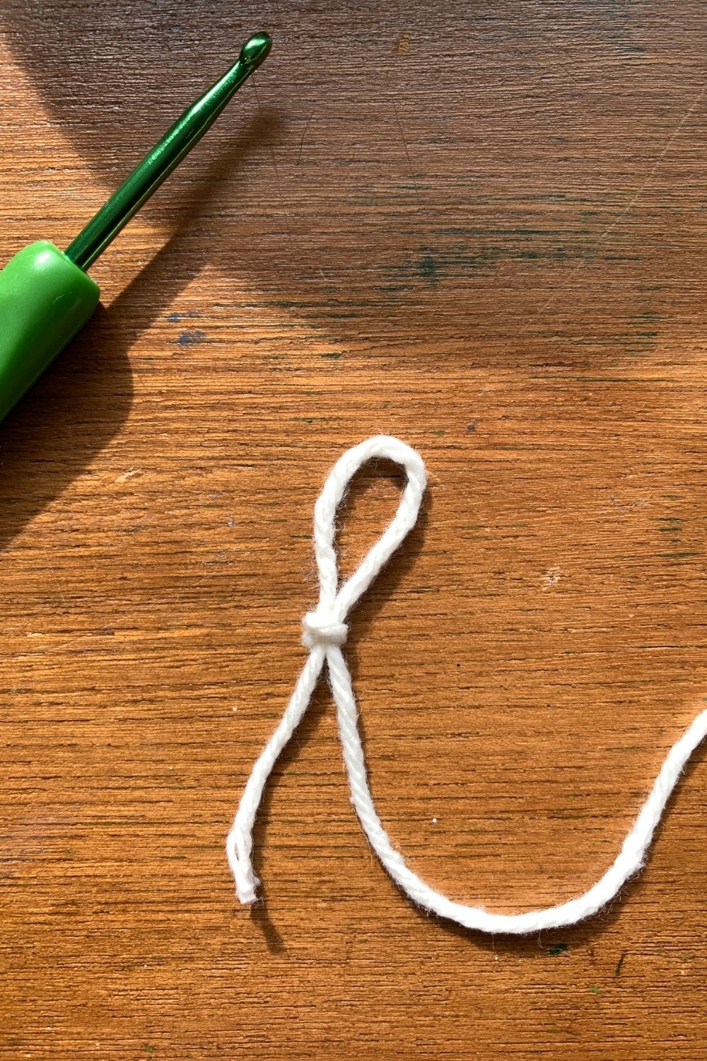 A loop of white yarn.