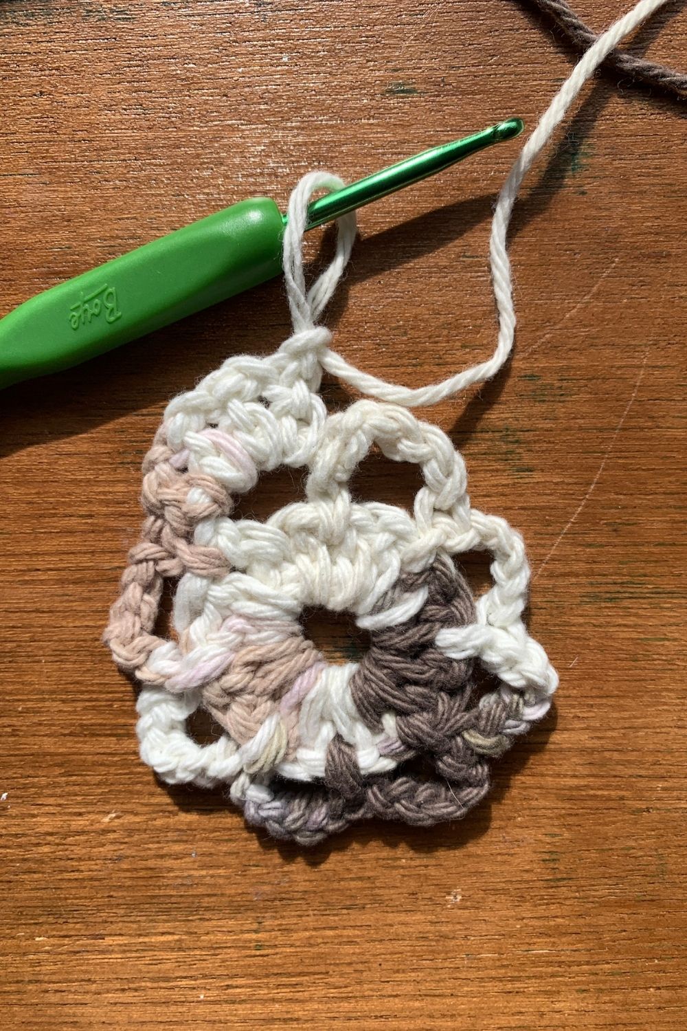 Beginning a round of 4 double crochet stitches in each gap.