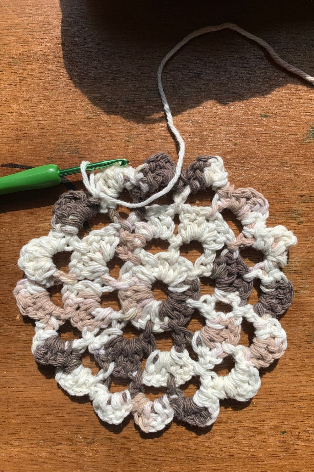 Completing the final outer row of shell stitches.